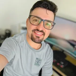 Foto real antes da transformação em mascote 3D